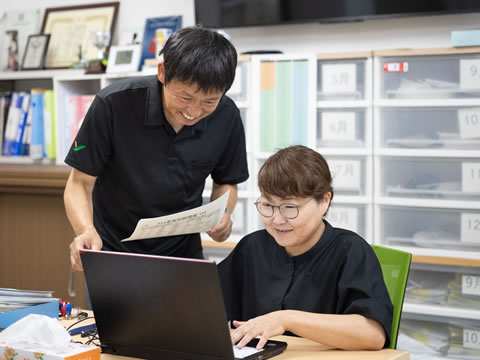 staff_08.jpg
